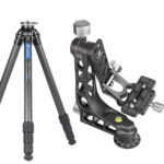 Leofoto LS-324CEX Tripod zijaanzicht PG-1 gimbal met Arca-Swiss snelkoppelingsplaat.