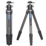 Leofoto LS-324C Tripod frontaal uitgeklapt op drie poten zonder middenkolom uitgeschoven.