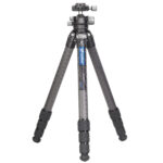 Leofoto LS-324C Tripod carbon Ranger volledig opgesteld met gemonteerde LH-40 kogelkop.