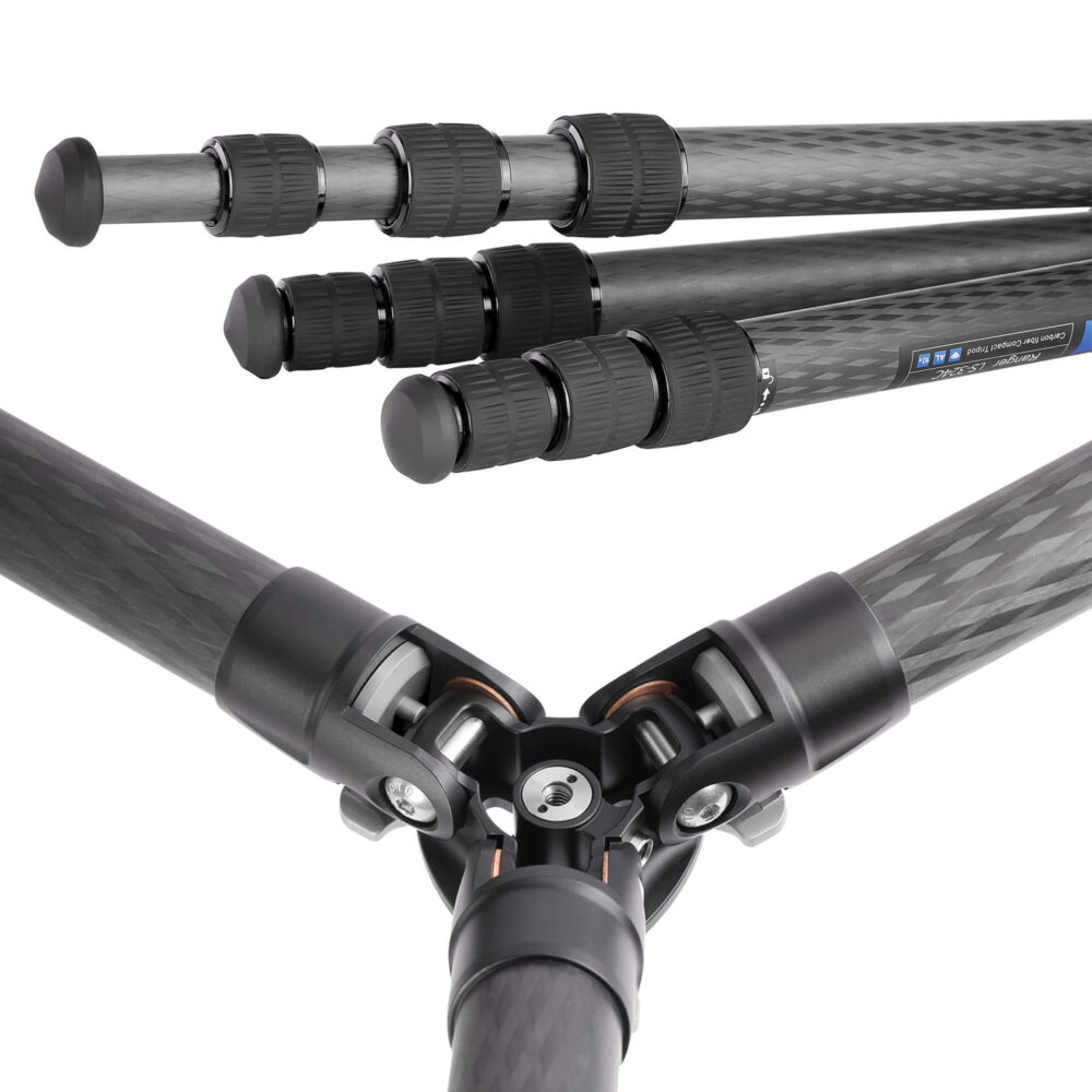 Leofoto LS-324C Tripod detail carbon poten met draaivergrendelingen en rubbervoeten.