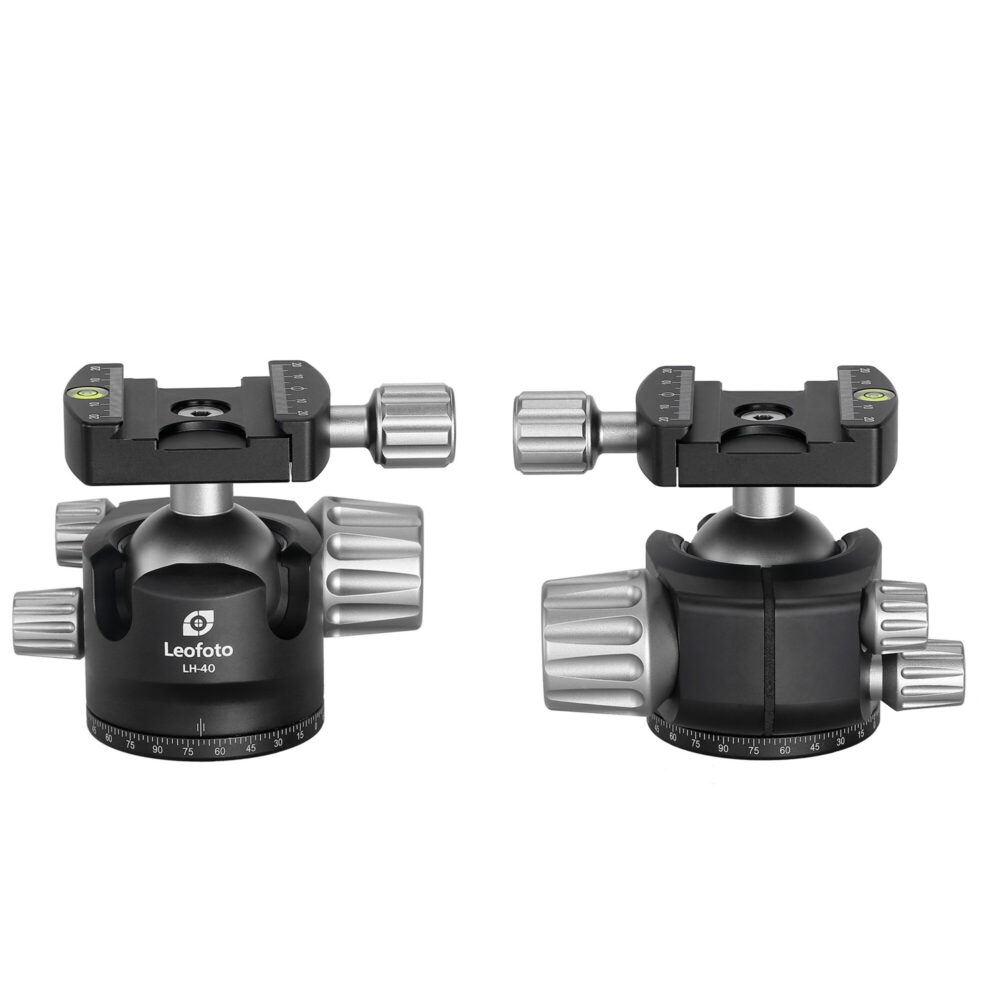 Leofoto LS-324C Tripod kogelkop LH-40 met panoramaringschaal en bedieningsknoppen.