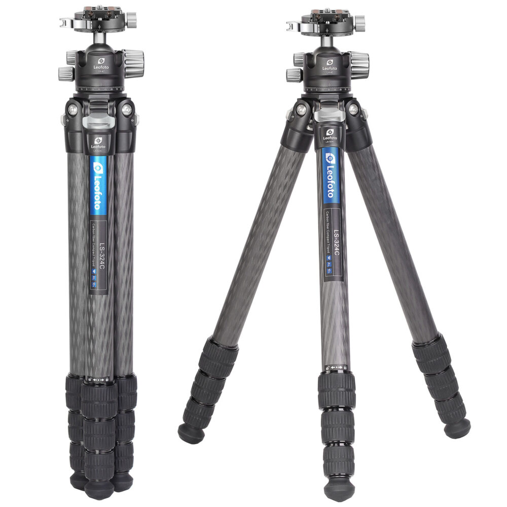 Leofoto LS-324C Tripod ingeklapt met samengevouwen carbon poten voor compact transport.
