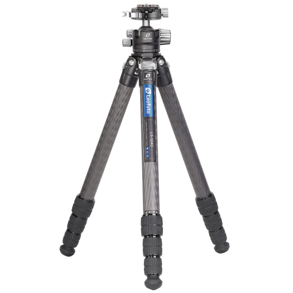 Leofoto LS-324C Tripod carbon Ranger volledig opgesteld met LH-40PCL panoramakogelkop.