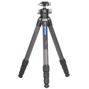 Leofoto LS-324C Tripod carbon Ranger volledig opgesteld met LH-40PCL panoramakogelkop.