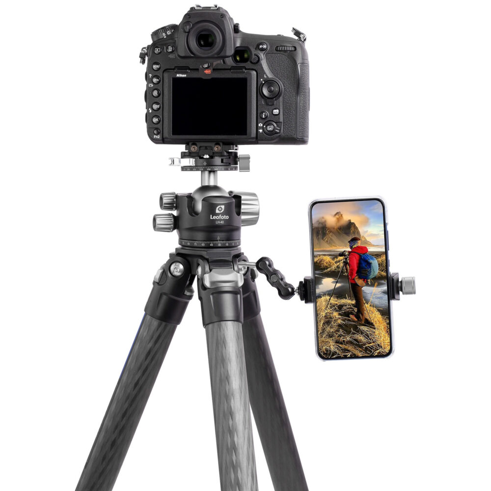 Leofoto LS-324C Tripod demonstratie met camera en smartphonehouder op accessoires-arm.