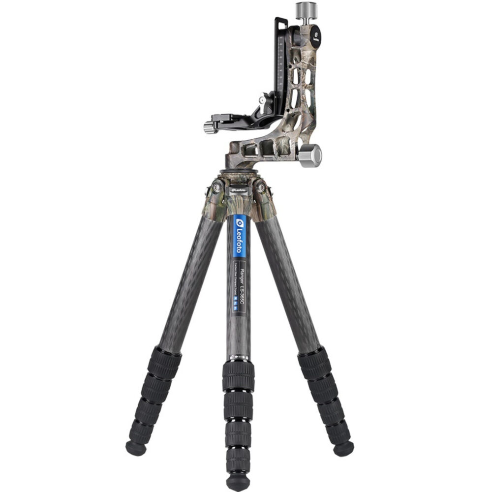 Leofoto LS-365C Tripod camouflage carbon Ranger-statief met PG-1 gimbal gemonteerd.