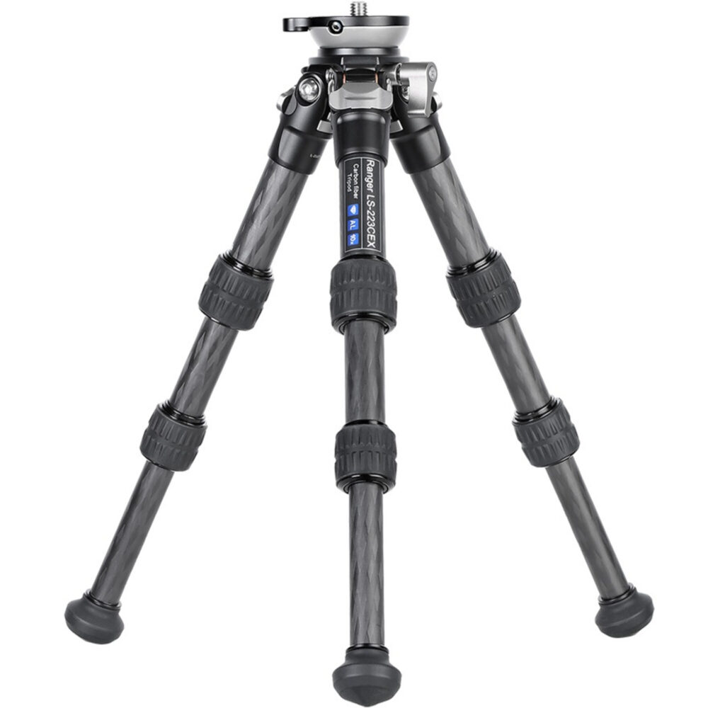 Leofoto LS-223CEX Tripod op maximale hoogte met tweeledig uitschuifbare poten.