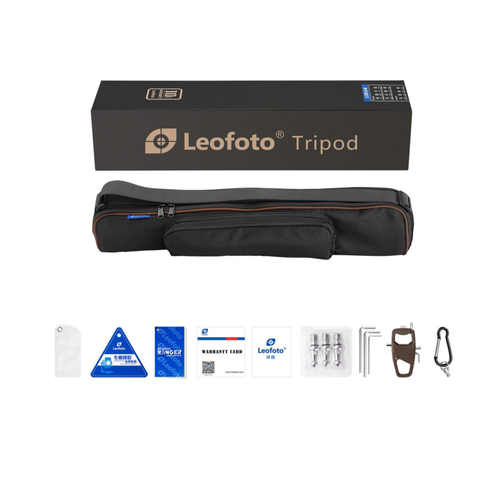 Leofoto LS-323C Tripod complete set met statief, draagtas, gereedschap, spikes en documentatie in verpakking.