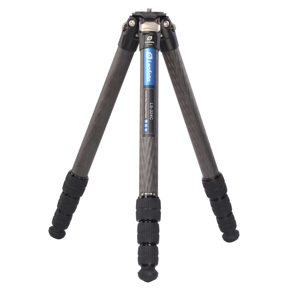 Leofoto LS-324C Tripod carbon Ranger volledig uitgeklapt met drieledige poten en rubbervoeten.