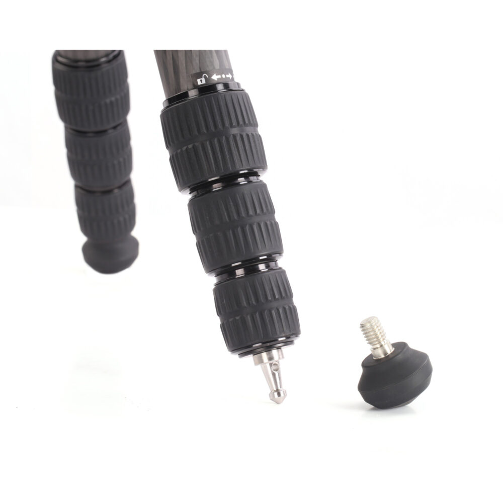 Leofoto LS-324C Tripod carbon poten met draaisluitingen en gemonteerde spikes.