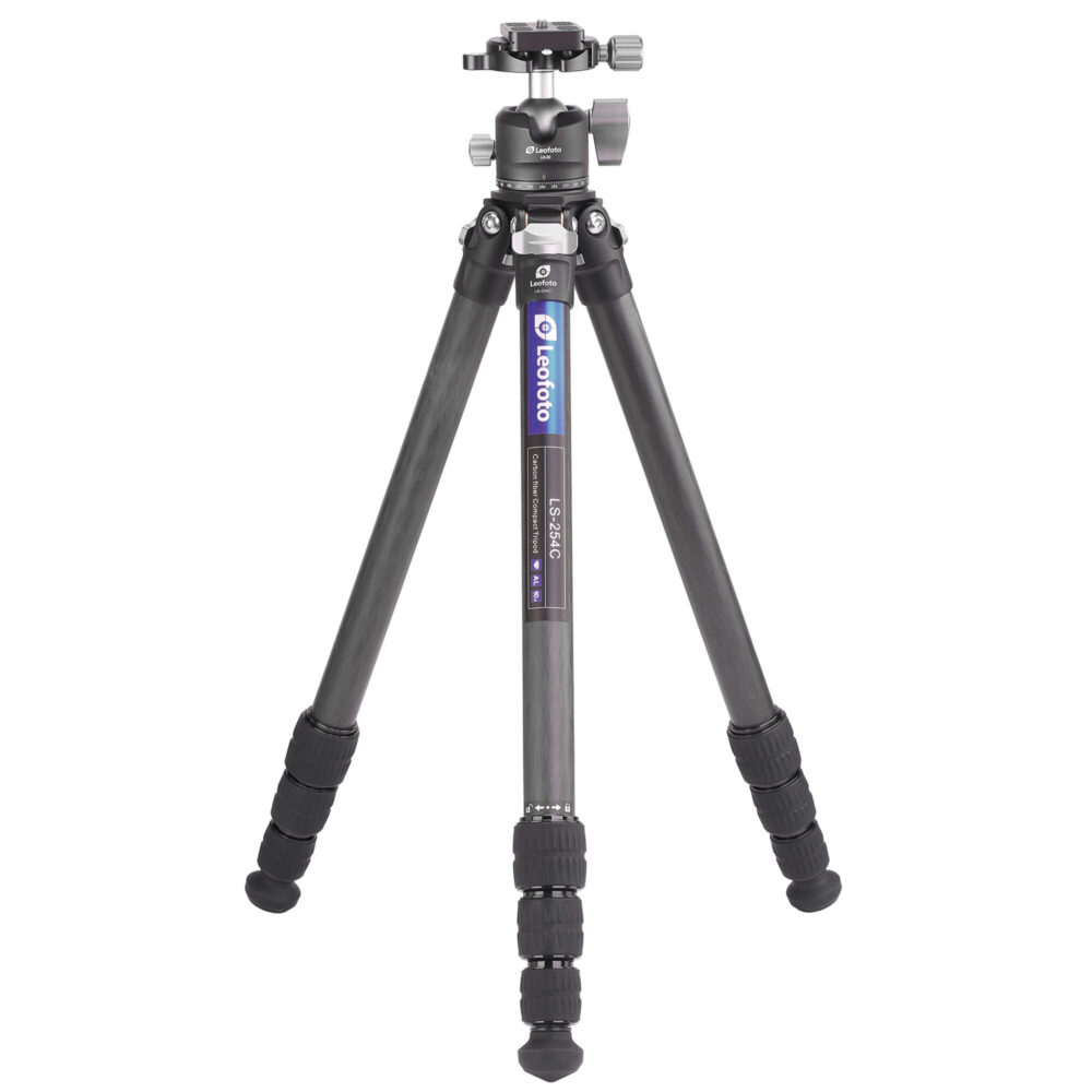 Leofoto LS-254C Tripod carbon Ranger volledig uitgeklapt met gemonteerde LH-30 kogelkop vooraanzicht.