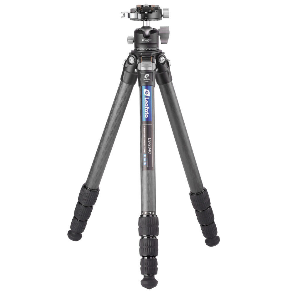 Leofoto LS-284C Tripod carbon Ranger volledig uitgeklapt met panorama kogelkop LH-30PCL vooraanzicht.