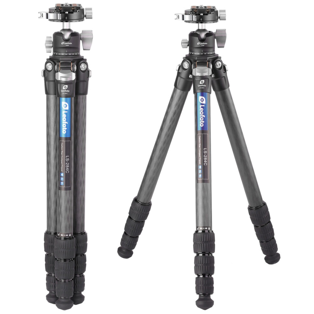 Leofoto LS-284C Tripod carbon Ranger set ingeklapt en uitgeklapt naast elkaar met LH-30PCL panorama kogelkop.
