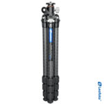 Leofoto LS-284CVL Tripod ingeklapt carbon reisstatief met samengevouwen poten en blauwe Ranger-markering.