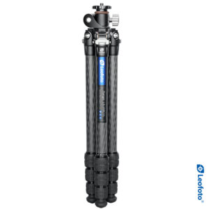 Leofoto LS-284CVL Tripod ingeklapt carbon reisstatief met samengevouwen poten en blauwe Ranger-markering.