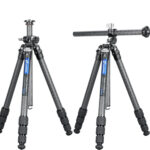 Leofoto LS-284CVL Tripod twee opstellingen naast elkaar met verticale en horizontale stand van de middenkolom.