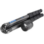 Leofoto LS-285C Tripod ingeklapt carbon statief met samengevouwen poten en beschermde koppositie.