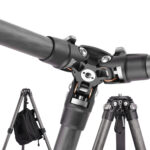 Leofoto LS-225C Tripod detail van statiefschouder en carbon poten met draaivergrendelingen.