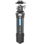 Leofoto LS-253CM Tripod ingeklapt carbon statief rechtop staand met LH-30 kogelkop.