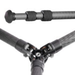 Leofoto LS-253CM Tripod detail van carbon poten met draaisluitingen en verwisselbare voet.