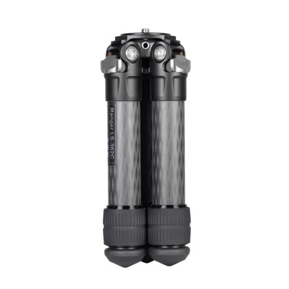 Leofoto LS-362C Tripod rechtop ingeklapt met samengevouwen, enkele carbon poten.