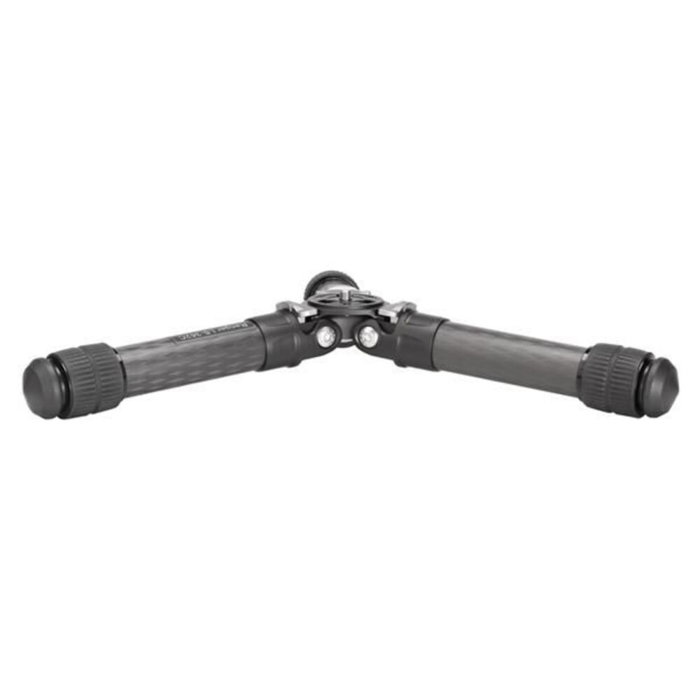 Leofoto LS-362C Tripod zeer laag bij de grond met maximaal gespreide poten.