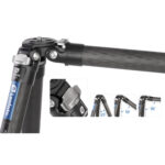 Leofoto LS-365C Tripod laag opgesteld met breed gespreide poten voor macro-opnamen.