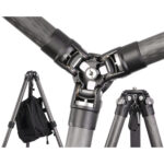 Leofoto LS-365C Tripod onderaanzicht scharnierpunten met drie uitgeklapte poten.