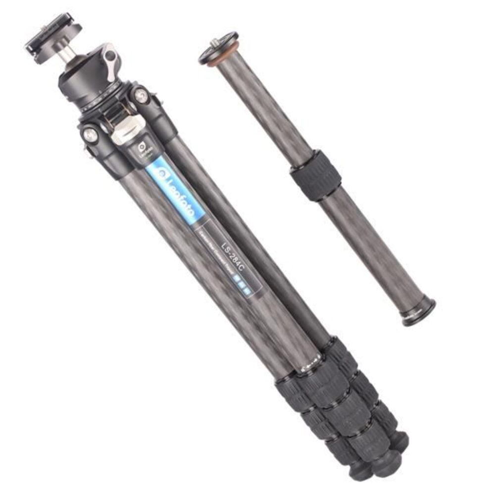 Leofoto LS-284C Tripod carbon Ranger ingeklapt met gemonteerde LH-30 kogelkop en losse 2-delige middenkolom DC-282C.