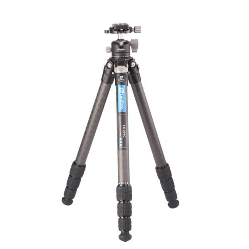 Leofoto LS-284C Tripod carbon Ranger volledig uitgeklapt met LH-30 kogelkop in werkpositie.