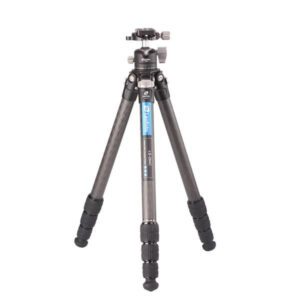 Leofoto LS-284C Tripod carbon Ranger volledig uitgeklapt met LH-30 kogelkop in werkpositie.