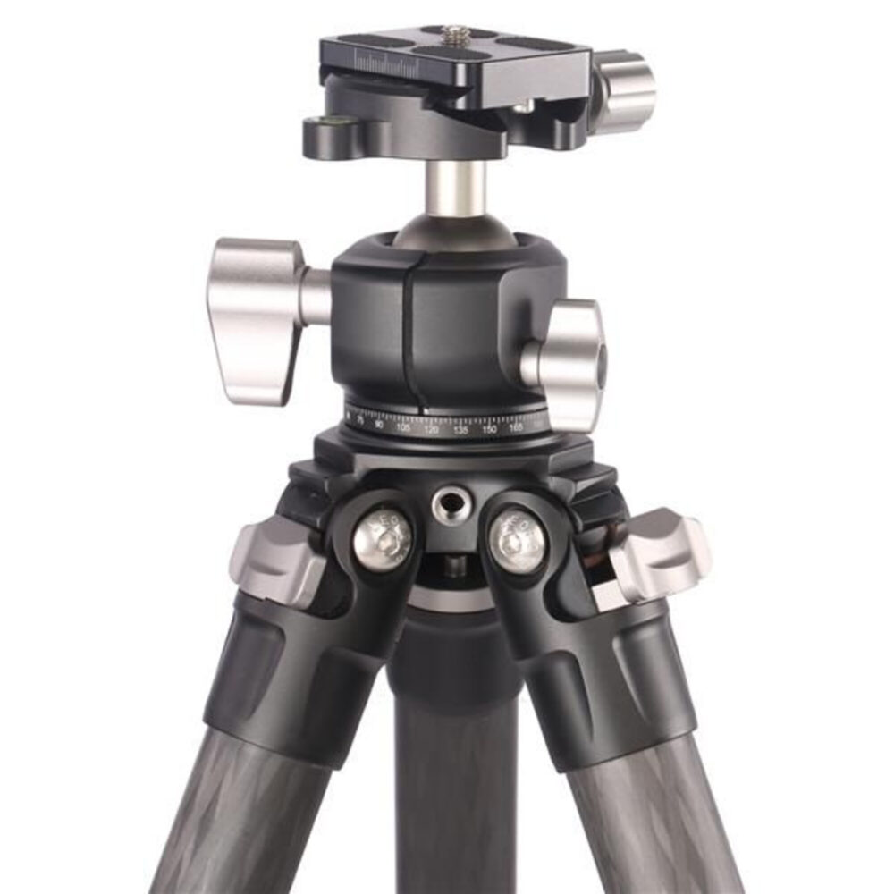 Leofoto LS-284C Tripod close-up van bovendeel met LH-30 kogelkop en scharnierpunten van de statiefpoten.