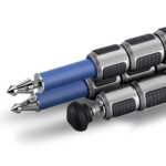 Leofoto LP-324C Tripod ingeklapt met zichtbare spikes en rubbervoet voor transport.
