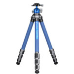 Leofoto LP-324C Tripod carbon Poseidon volledig uitgeklapt met blauwe poten en LH-40 kogelkop.