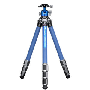 Leofoto LP-324C Tripod carbon Poseidon volledig uitgeklapt met blauwe poten en LH-40 kogelkop.