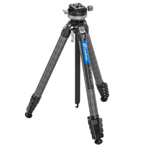 Leofoto LY-265CF Tripod zwart carbon statief volledig uitgeklapt met drie poten op witte achtergrond.