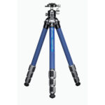 Leofoto LP-284C Tripod blauwe carbon poten met metalen draaisluitingen in werkpositie, vooraanzicht op witte achtergrond.