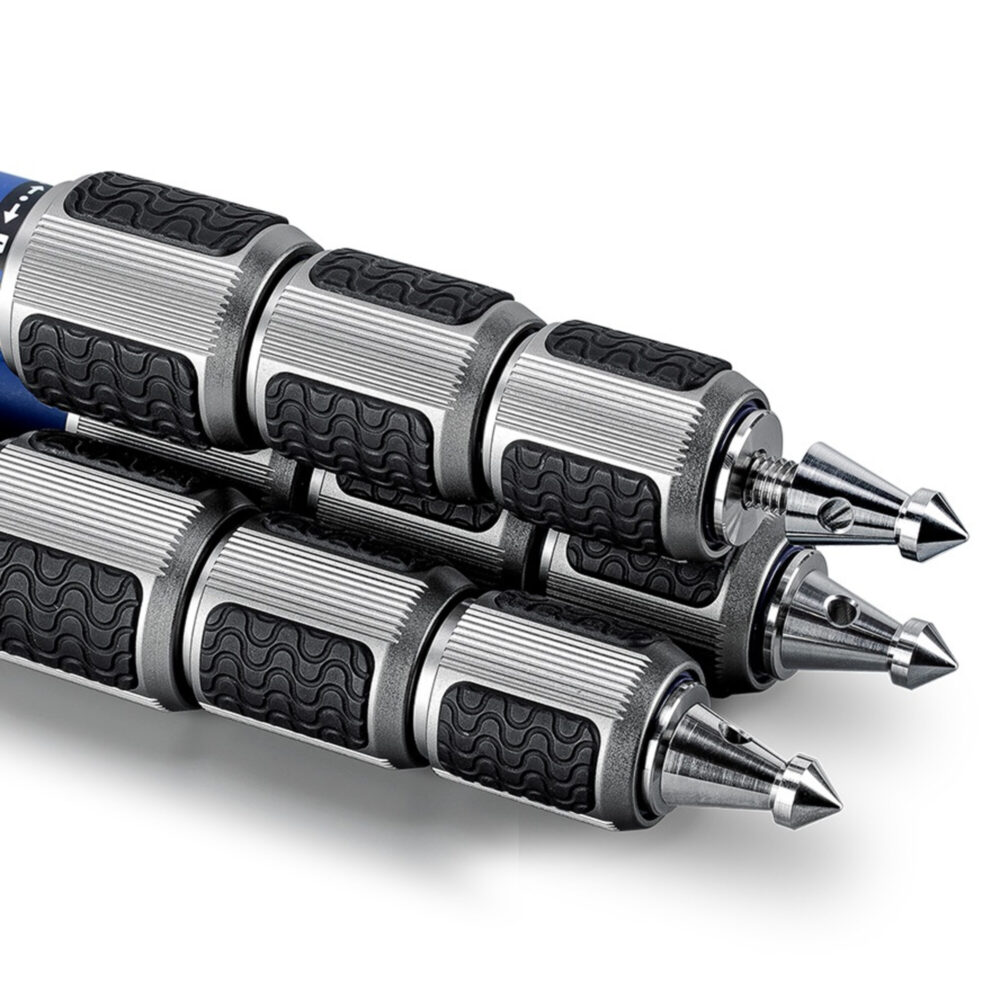 Leofoto LP-284C Tripod detailopname van drie statiefpoten met spikes en robuuste Poseidon-draaisluitingen.