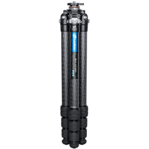Leofoto LY-224C Tripod compact ingeklapt voor transport met samengevouwen carbon poten.