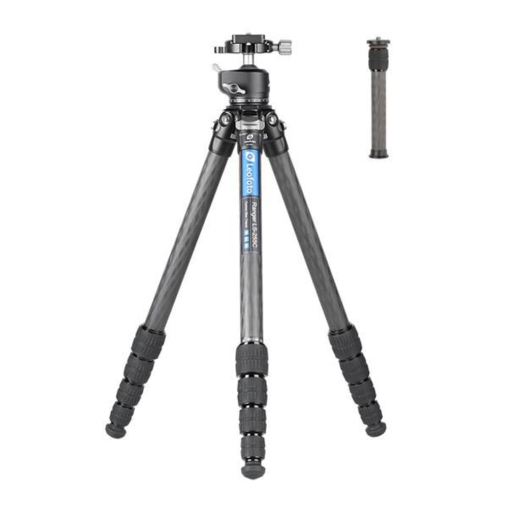 Leofoto LS-255C Tripod carbon Ranger compleet uitgeklapt met LH-30 kogelkop en losse korte middenkolom ernaast.