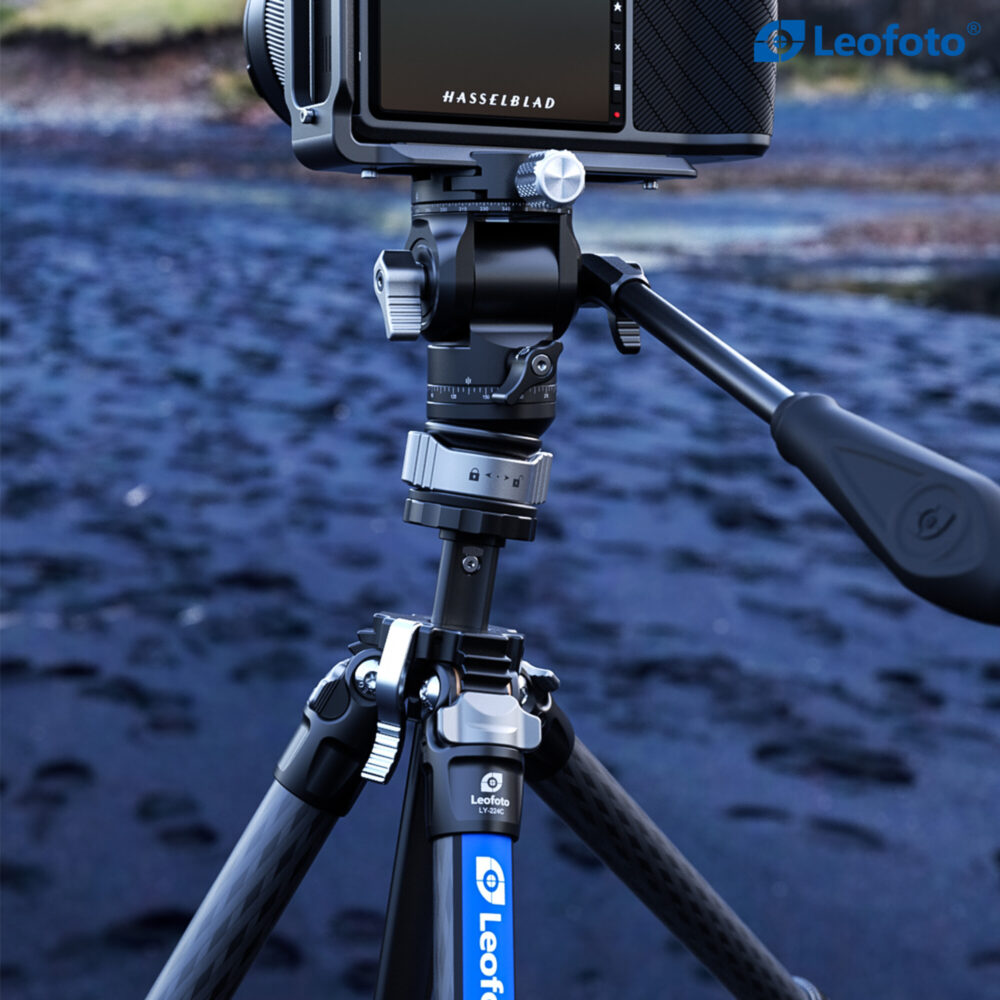 Leofoto LY-224C Tripod bovenaanzicht van BV-0R videokop tijdens panoramische opname.
