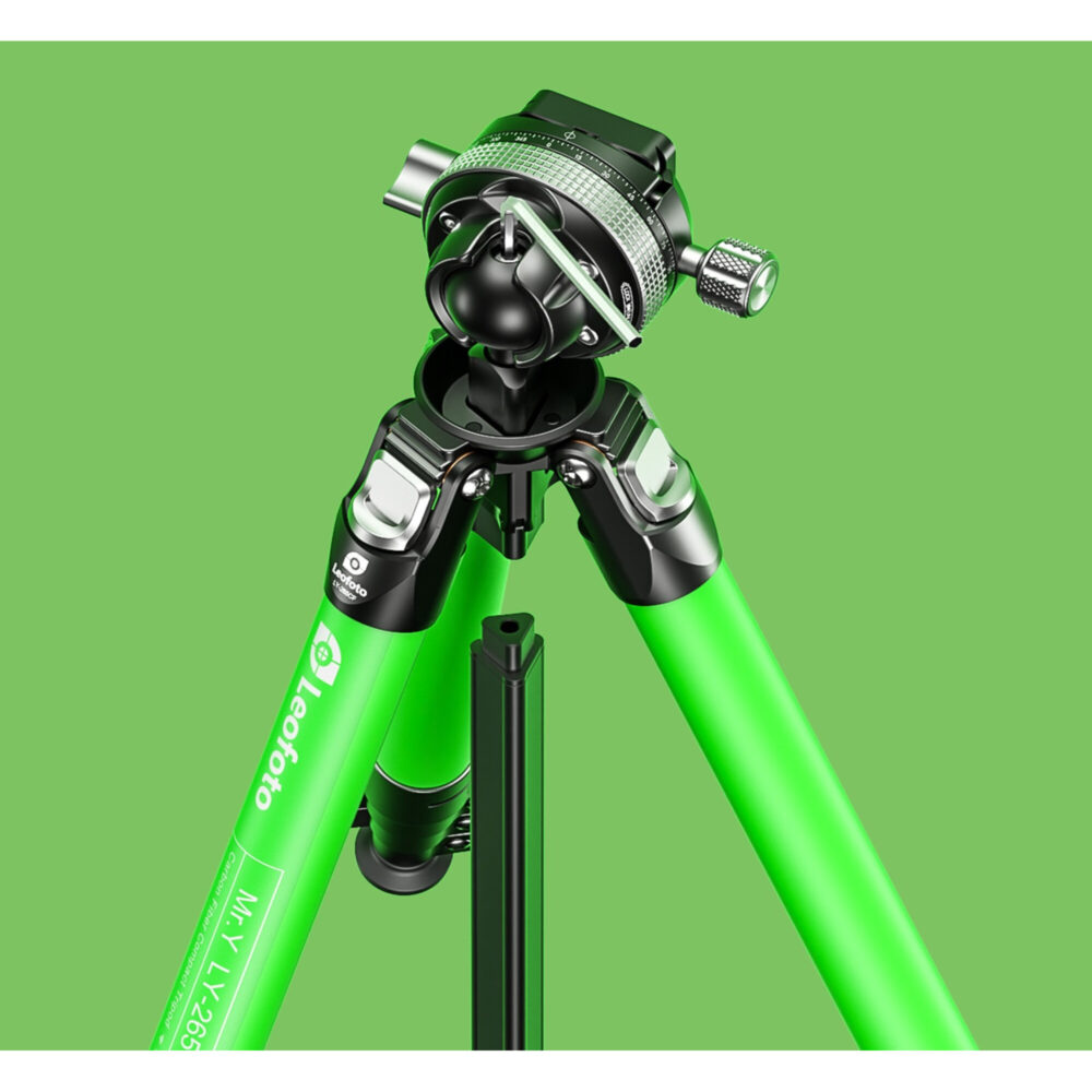 Leofoto LY-265CF Tripod close-up van omgekeerde kogelkop en Y-vormige middenzuil met groene poten.