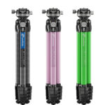 Leofoto LY-265CF Tripod detailbovenaanzicht van kogelkop met vergrendelknoppen en libel op donkere achtergrond.