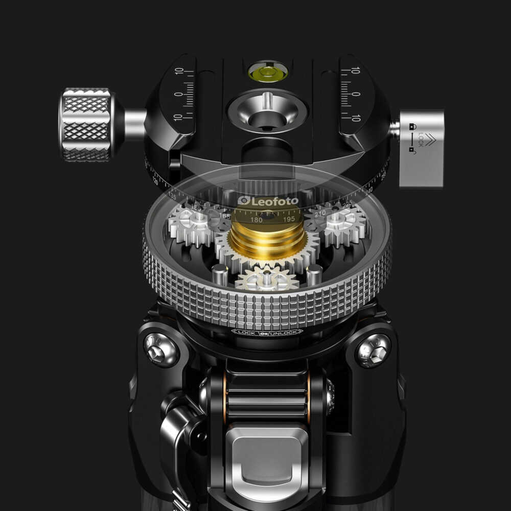 Leofoto LY-265CF Tripod technische close-up van omgekeerde kogelkop in Y-middensysteem op zwarte achtergrond.