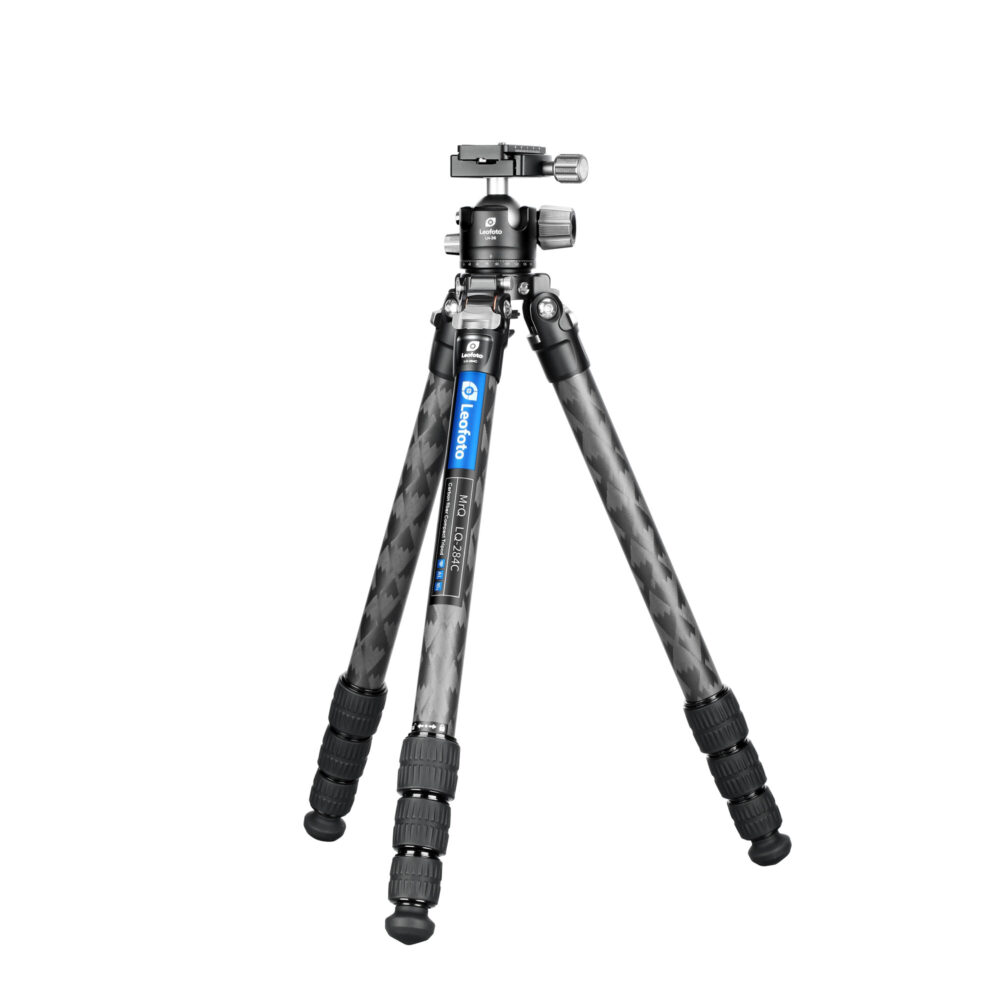 Leofoto LQ-284C Tripod carbon Mr.Q-statief volledig uitgeklapt met LH-36 kogelkop op witte achtergrond.