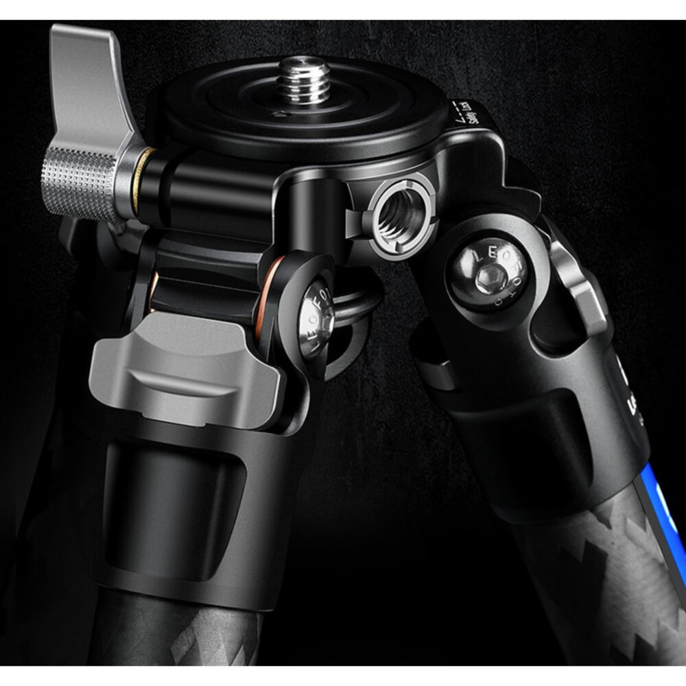 Leofoto LQ-284C Tripod close-up van scharnier en middenplaat met vergrendelknoppen en accessoire-aansluiting.