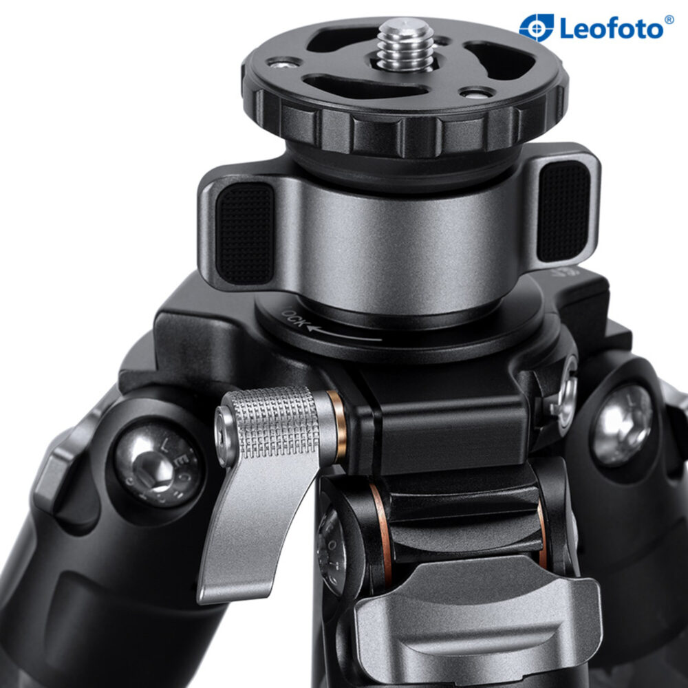 Leofoto LQ-365C + LH-47 Tripod close-up van scharnierplaat met hoekverstelling en stevige vergrendeling.