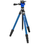 Leofoto LY-224C Tripod blauw volledig uitgeklapt met videokop BV-0R op witte achtergrond.