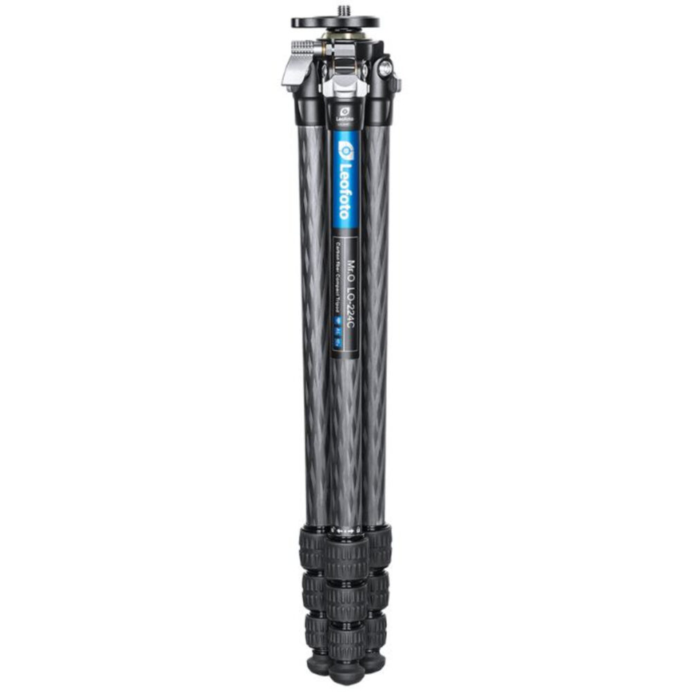 Leofoto LO-224C Tripod compact ingeklapt met drie secties per poot en blauwe Leofoto-logo’s.