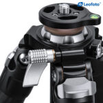Leofoto LO-284C Tripod detailopname van metalen scharnieren en vergrendelingen van de poten.